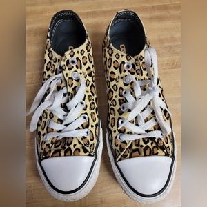 Converse size 7 Leopard Print